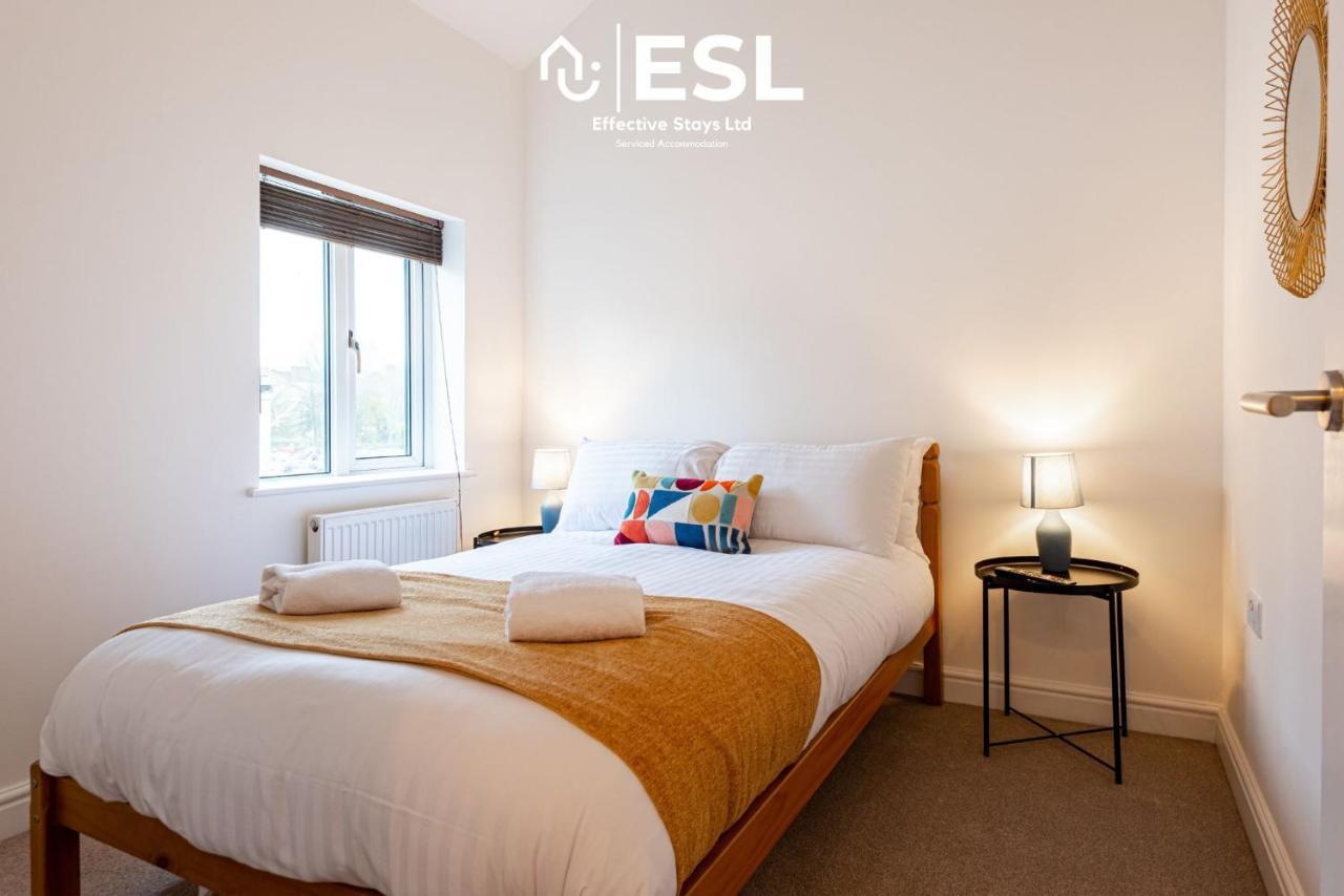 2 Bedroom Terrace Cottage, Parking, 5 Minutes Drive To Royal Shrewsbury Hospital Екстериор снимка