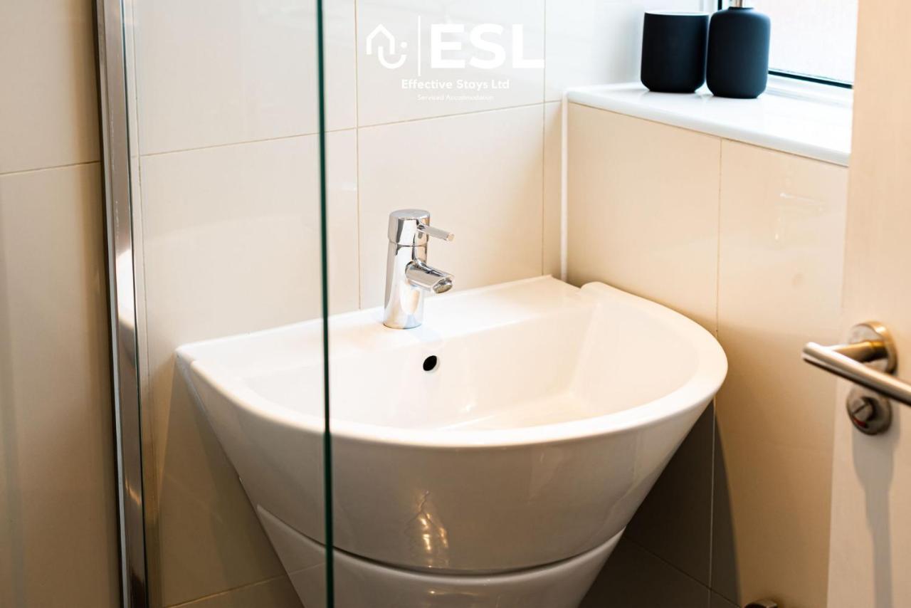 2 Bedroom Terrace Cottage, Parking, 5 Minutes Drive To Royal Shrewsbury Hospital Екстериор снимка