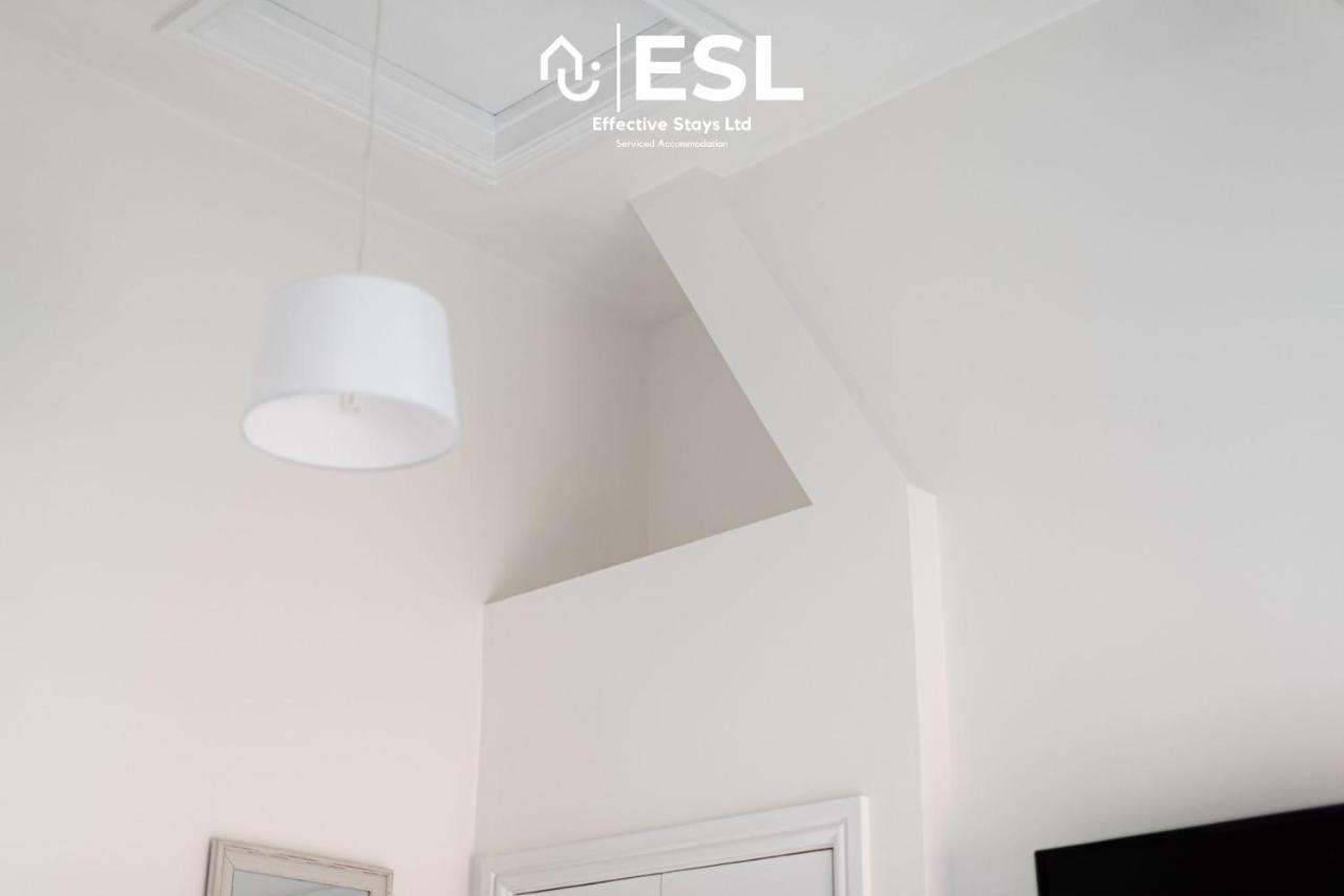 2 Bedroom Terrace Cottage, Parking, 5 Minutes Drive To Royal Shrewsbury Hospital Екстериор снимка