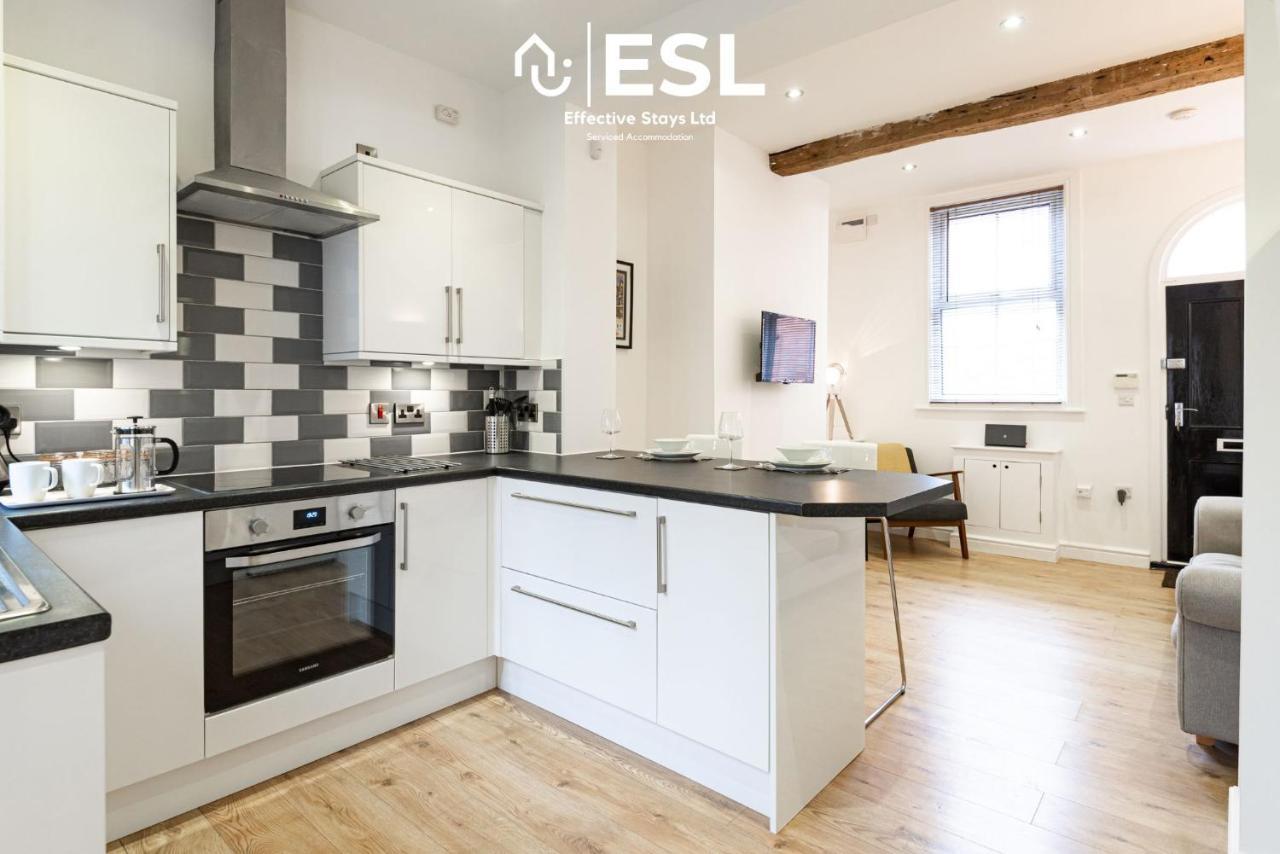 2 Bedroom Terrace Cottage, Parking, 5 Minutes Drive To Royal Shrewsbury Hospital Екстериор снимка
