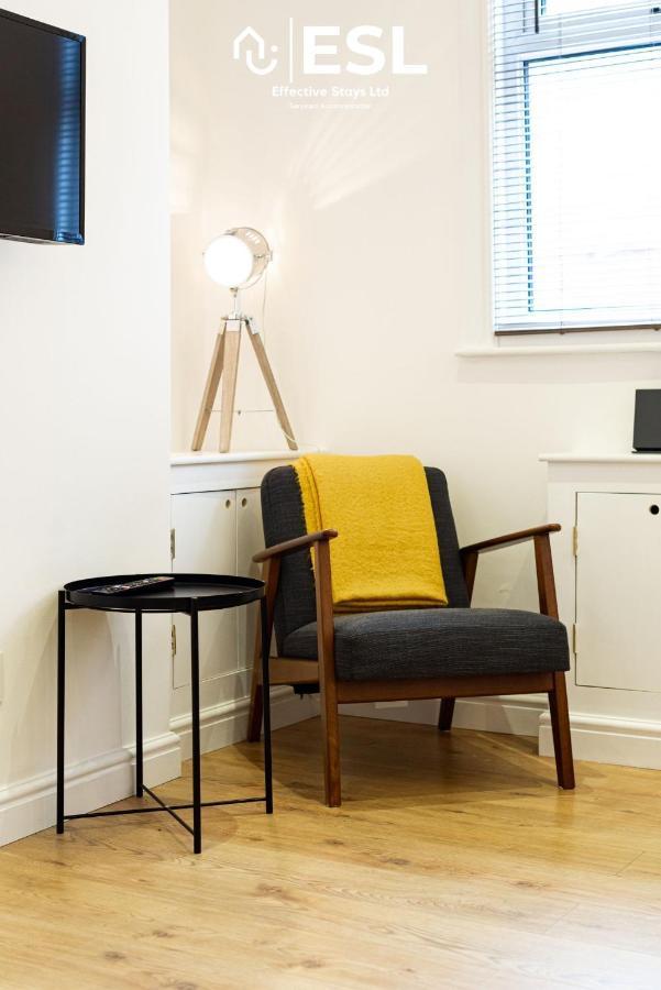 2 Bedroom Terrace Cottage, Parking, 5 Minutes Drive To Royal Shrewsbury Hospital Екстериор снимка