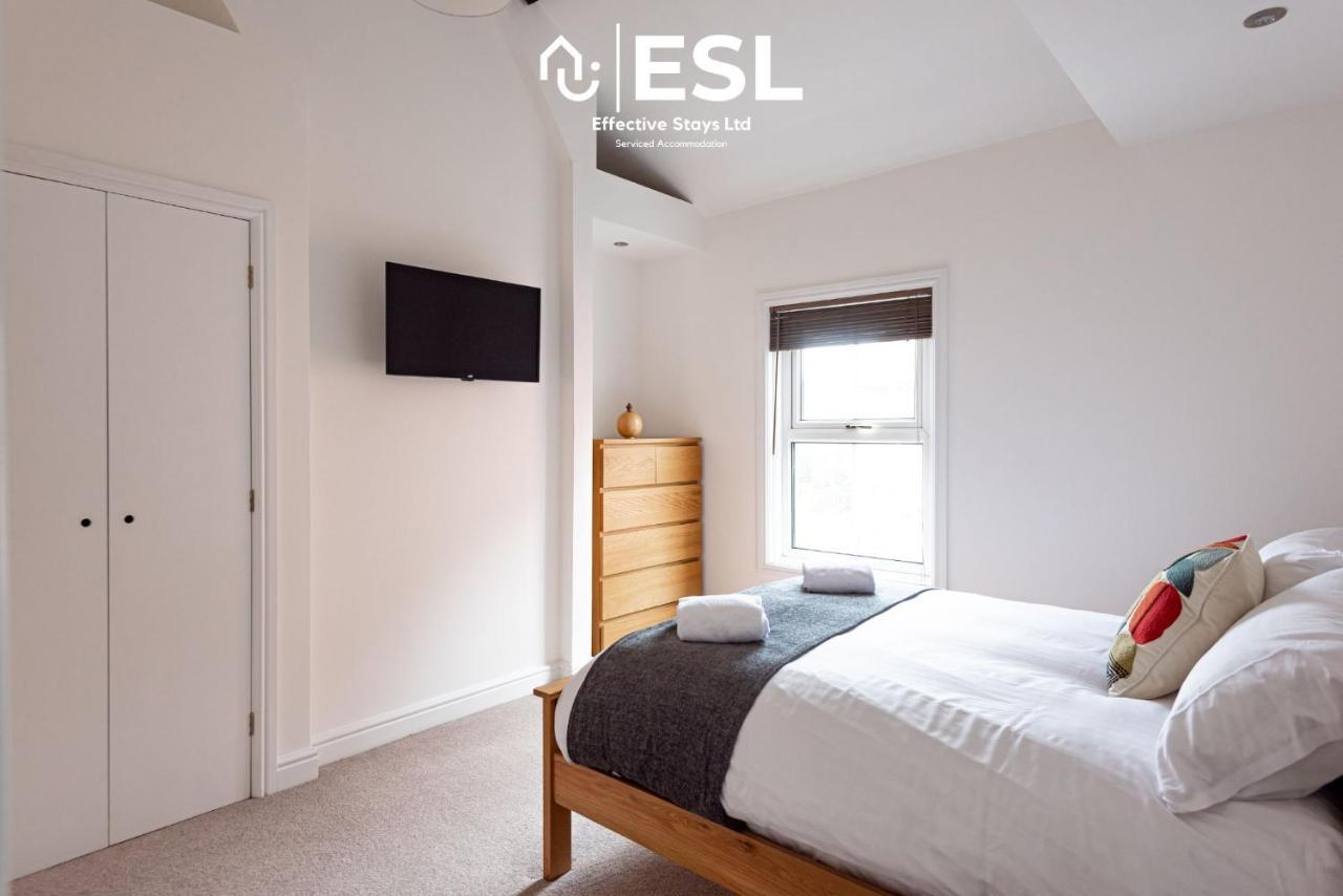 2 Bedroom Terrace Cottage, Parking, 5 Minutes Drive To Royal Shrewsbury Hospital Екстериор снимка