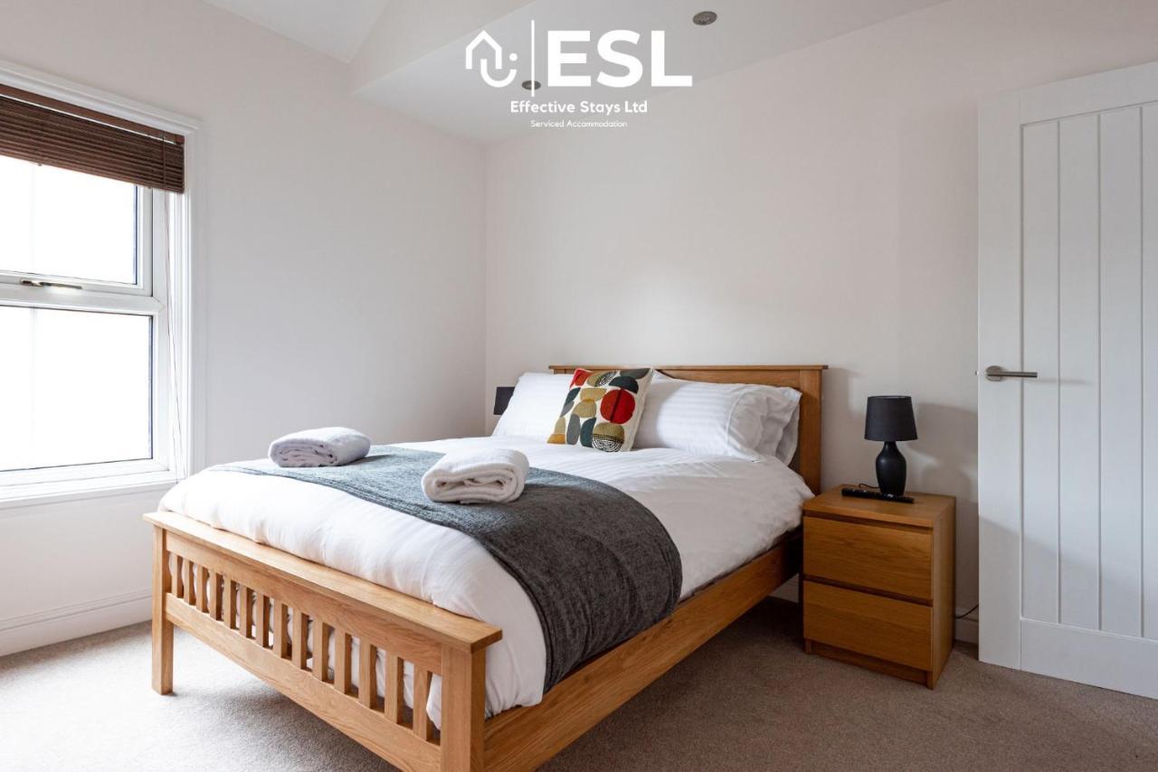 2 Bedroom Terrace Cottage, Parking, 5 Minutes Drive To Royal Shrewsbury Hospital Екстериор снимка