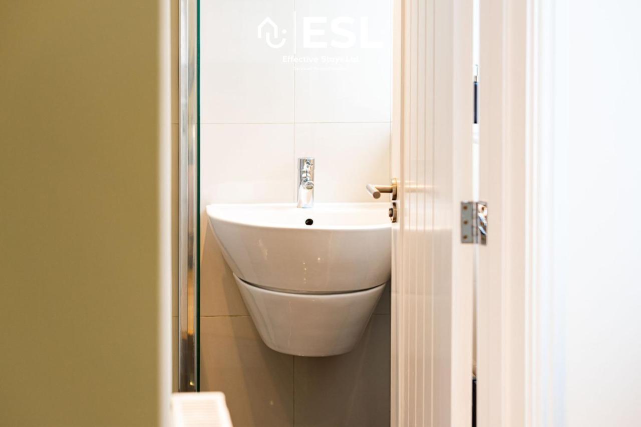 2 Bedroom Terrace Cottage, Parking, 5 Minutes Drive To Royal Shrewsbury Hospital Екстериор снимка