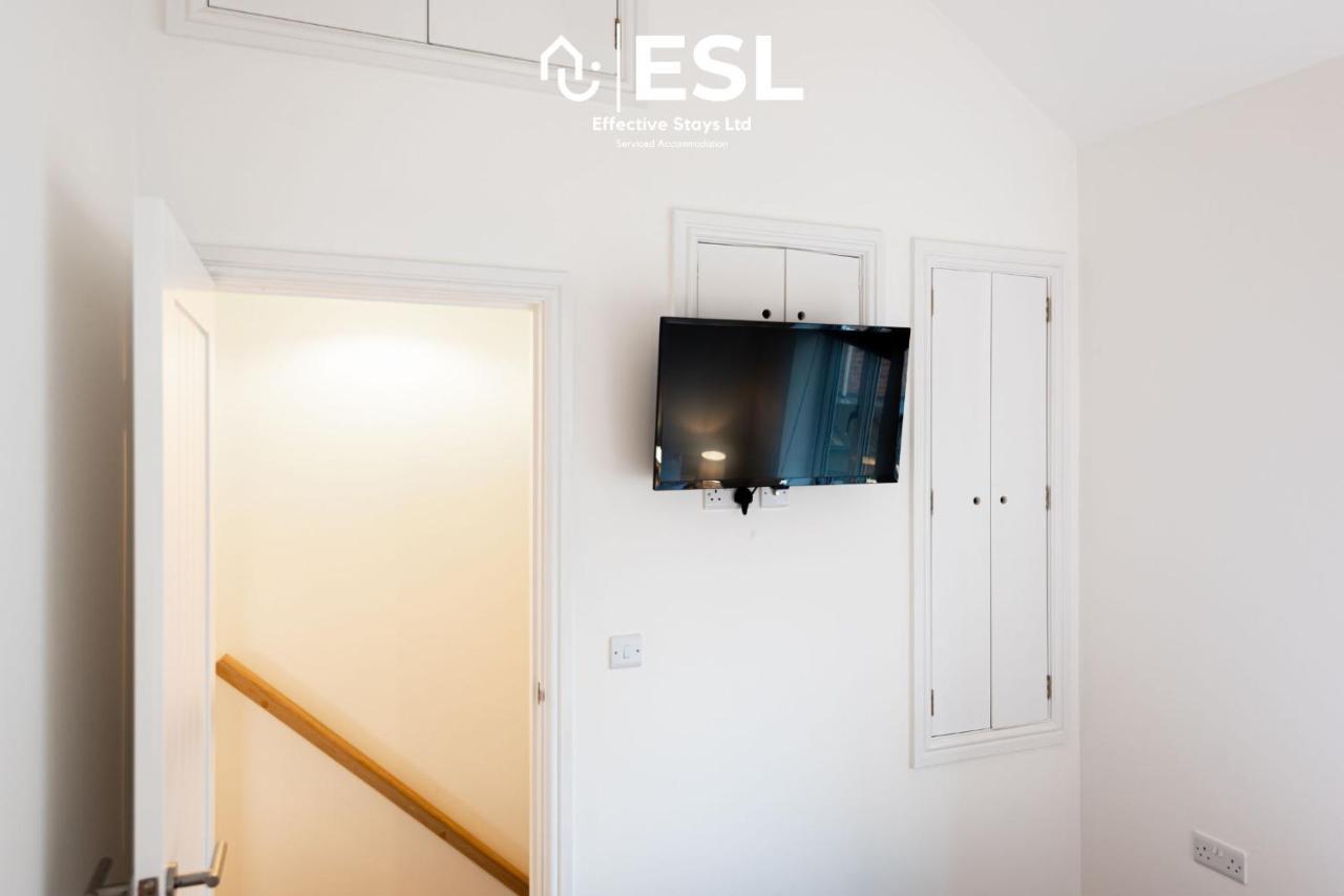 2 Bedroom Terrace Cottage, Parking, 5 Minutes Drive To Royal Shrewsbury Hospital Екстериор снимка