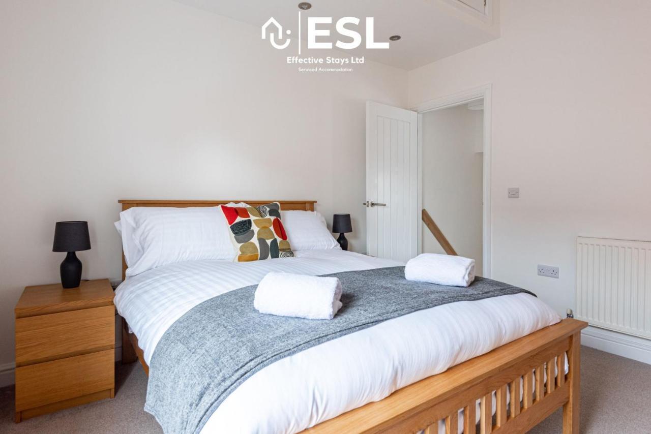 2 Bedroom Terrace Cottage, Parking, 5 Minutes Drive To Royal Shrewsbury Hospital Екстериор снимка