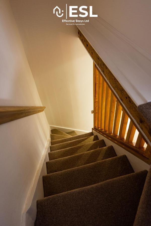 2 Bedroom Terrace Cottage, Parking, 5 Minutes Drive To Royal Shrewsbury Hospital Екстериор снимка
