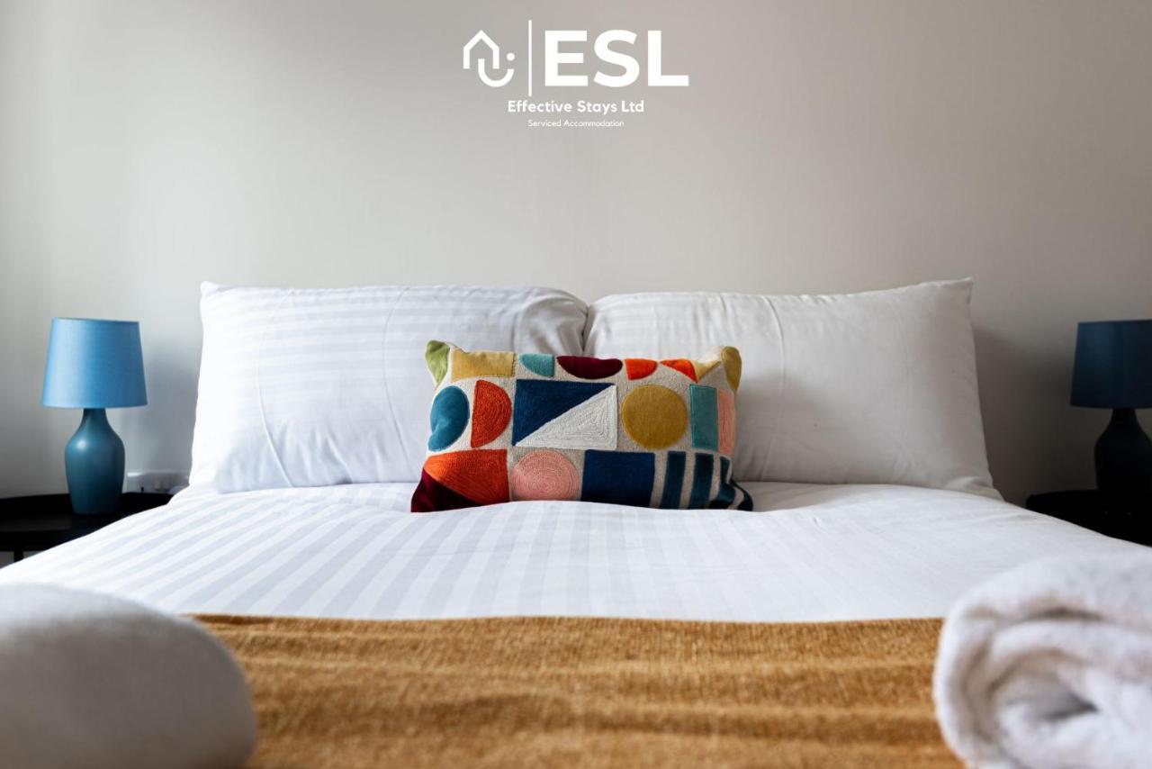 2 Bedroom Terrace Cottage, Parking, 5 Minutes Drive To Royal Shrewsbury Hospital Екстериор снимка