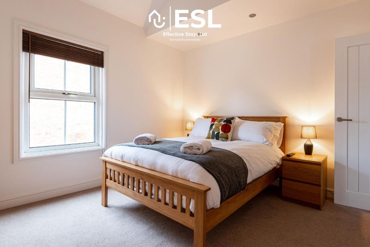 2 Bedroom Terrace Cottage, Parking, 5 Minutes Drive To Royal Shrewsbury Hospital Екстериор снимка
