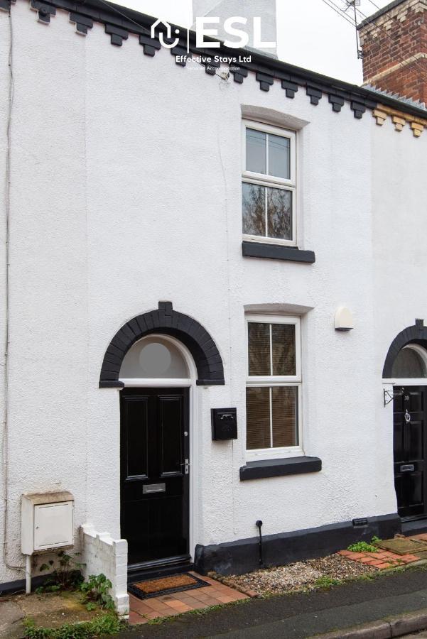 2 Bedroom Terrace Cottage, Parking, 5 Minutes Drive To Royal Shrewsbury Hospital Екстериор снимка